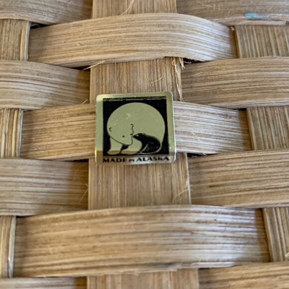 Wicker Hanging Wall Basket Brown Made in Alaska Signed with a Crab - Picture 5 of 8